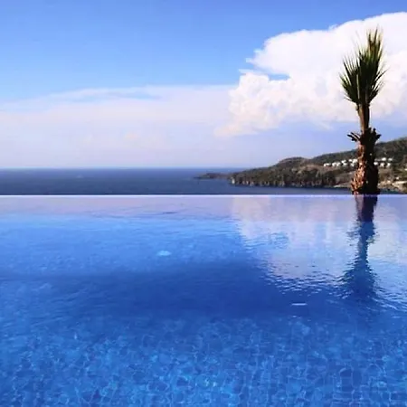 On The Beach 2 Villa *